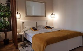 Downtown Station Apartment